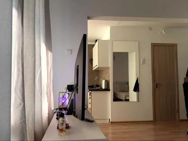 LauraMondella live cam