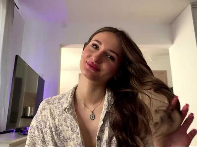 LauraMondella live cam