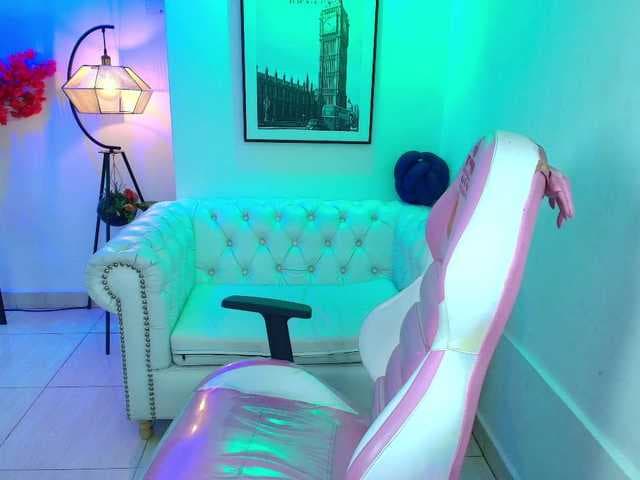 Lila-monroe live cam