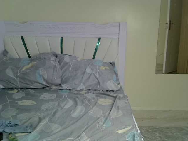 PetiteNoir live cam