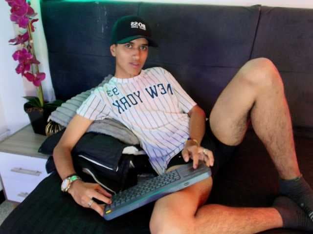 AlanColthon live cam