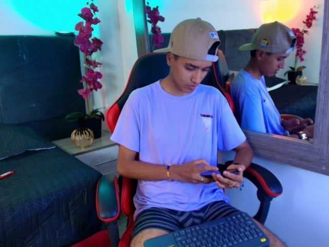 AlanColthon live cam