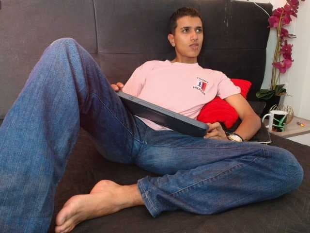 AlanColthon live cam