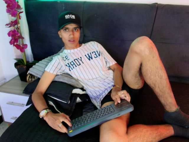 AlanColthon live cam