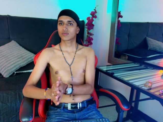 AlanColthon live cam