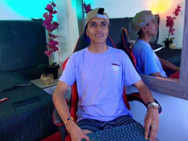 AlanColthon live cam