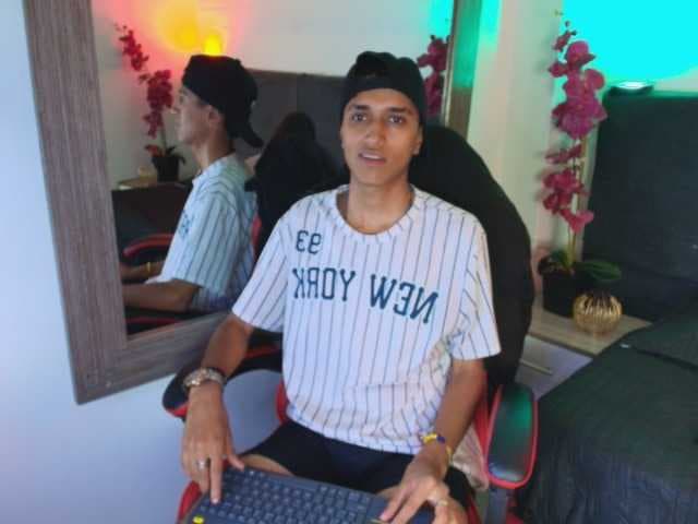 AlanColthon live cam