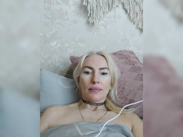 White00Pearl live cam