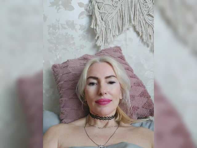 White00Pearl live cam