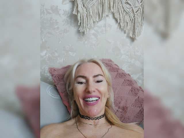 White00Pearl live cam