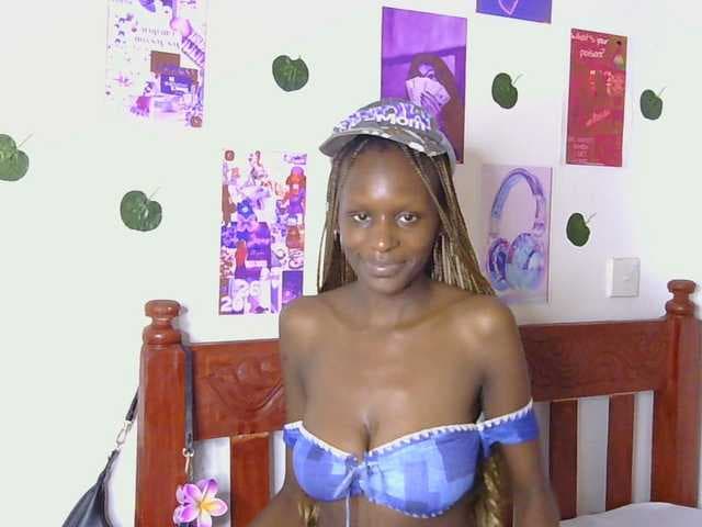 VelvetDesire live cam