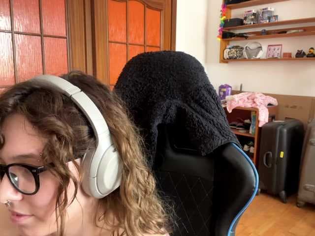 PlushPoutX live cam
