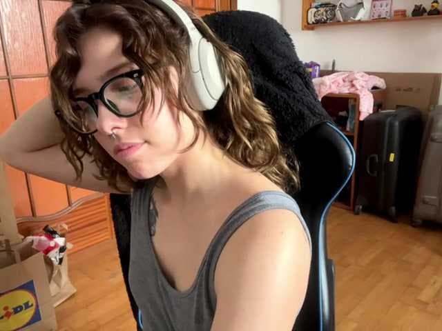 PlushPoutX live cam