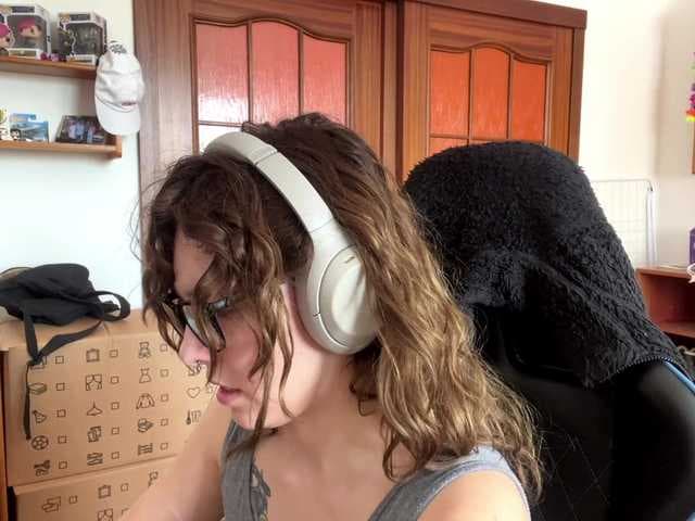 PlushPoutX live cam