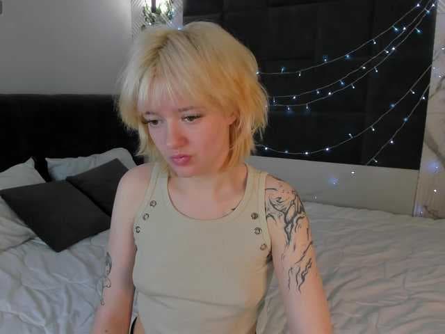 LunaaBee live cam