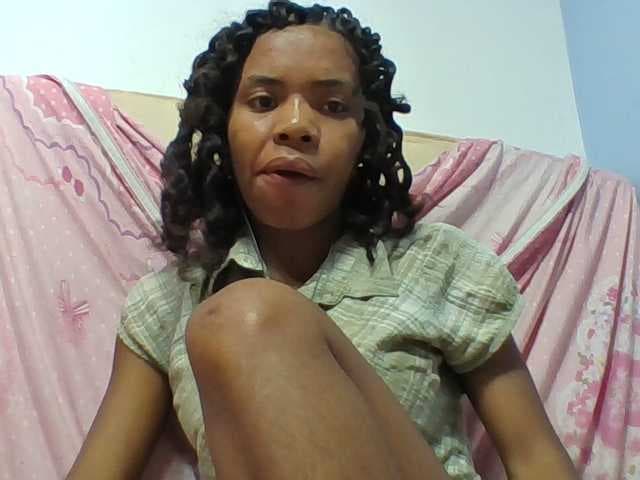 Emelie1a live cam