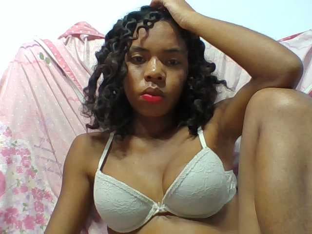 Emelie1a live cam