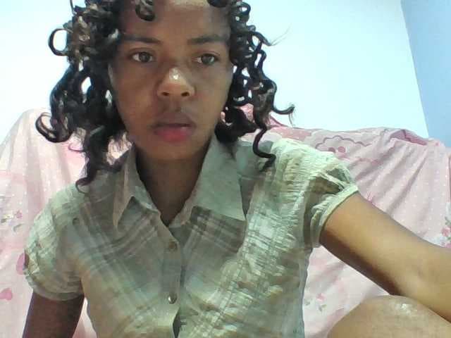Emelie1a live cam