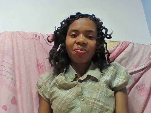 Emelie1a live cam