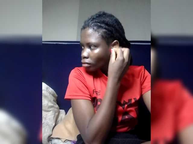 Queenbeea live cam