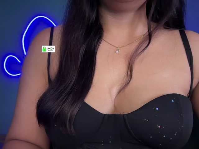 QuestQueen live cam