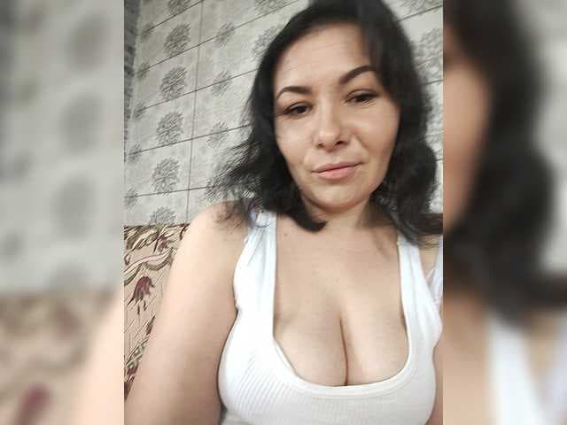 Melaniya2410 live cam