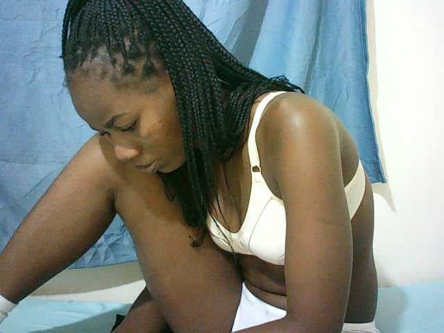 Sexyqueen2 live cam