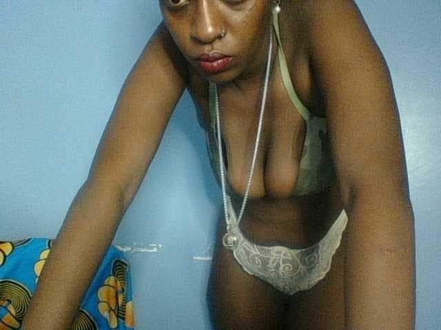 Curvypetite live cam
