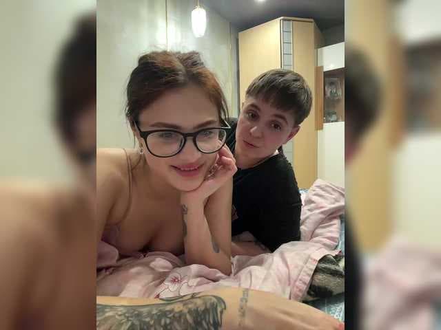 Kris-and-Vanessa live cam