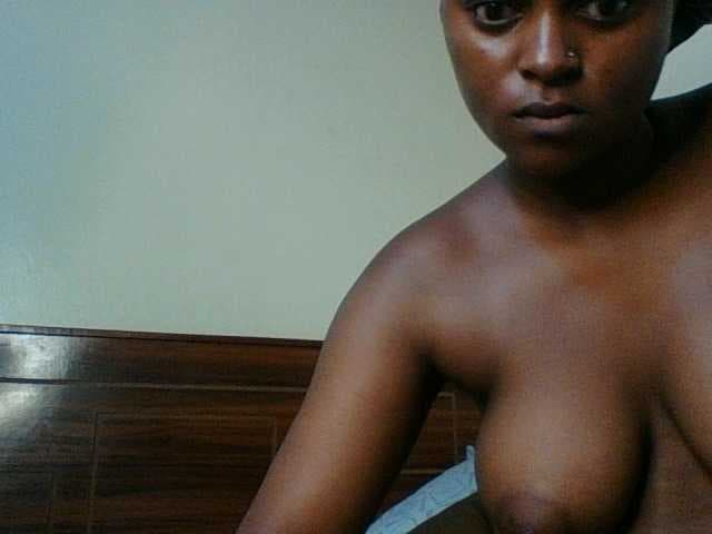 Kishylovee live cam on BongaCams
