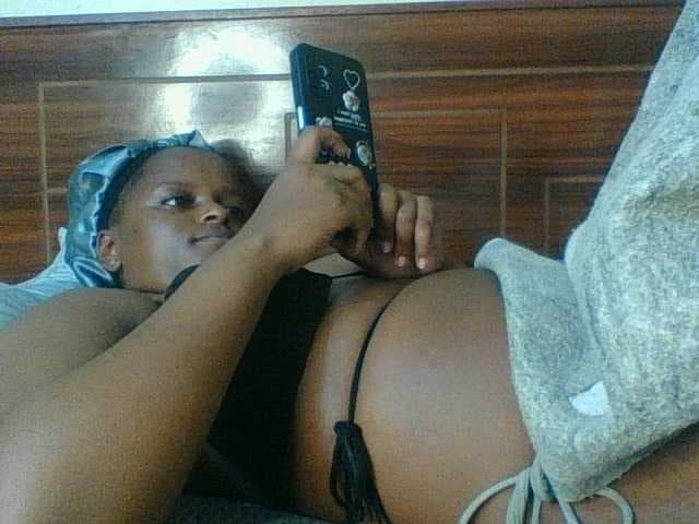Kishylovee live cam
