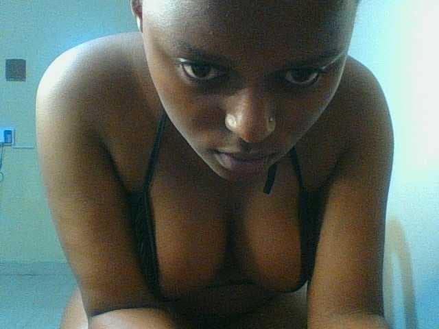 Kishylovee live cam