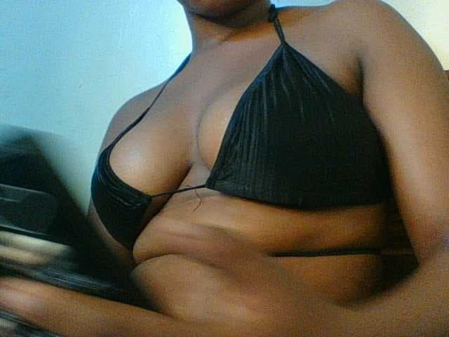 Kishylovee live cam