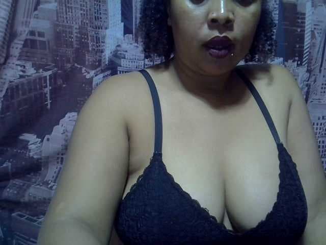 bigass-tits live cam