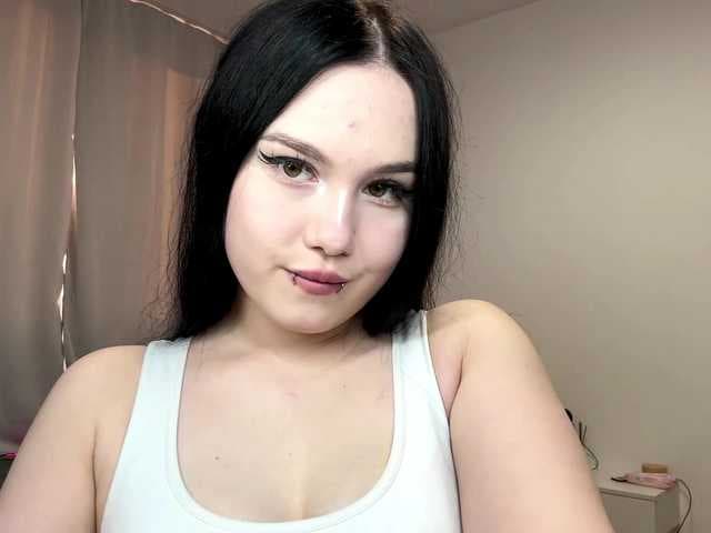 DiaphanousDream live cam