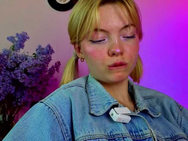 Melinakittyy live cam