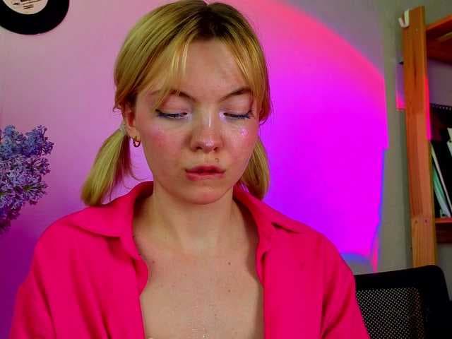 Melinakittyy live cam