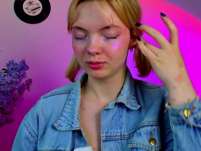 Melinakittyy live cam