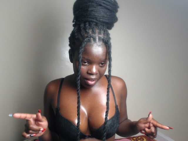 Petitebeauty live cam on BongaCams