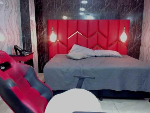 LatinaHoleQueen-1 live cam