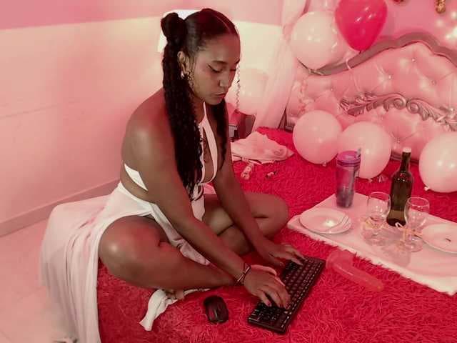 ScarlettToush live cam