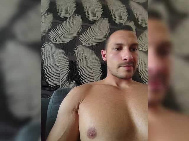 Hissy33 live cam