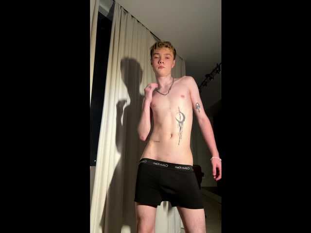 PrettyBoy live cam