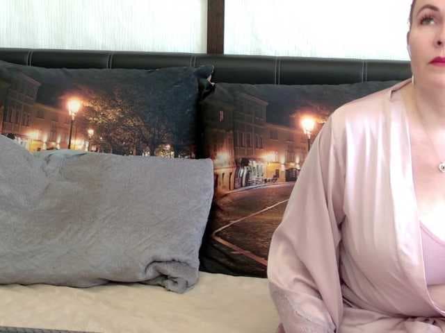 IrennaShine live cam