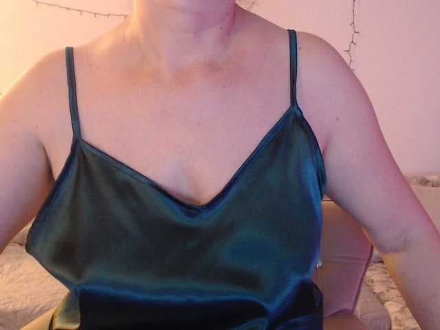 goodSnowQueen live cam