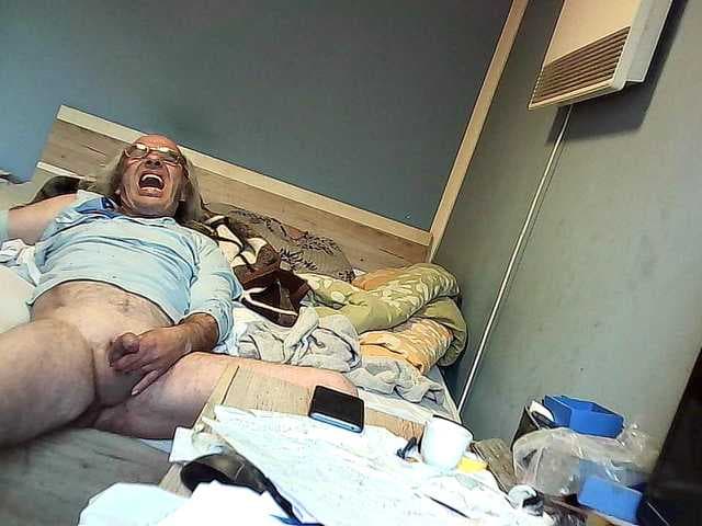 borut689 live cam on BongaCams