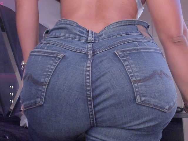 strong-girl live cam on BongaCams