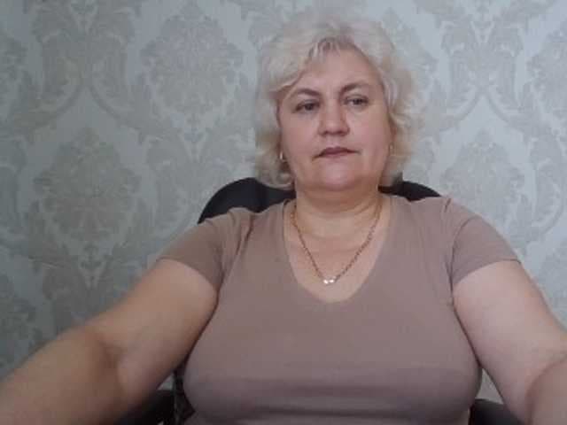 AngelaFamez live cam