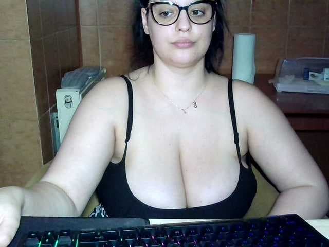MoniqQuuen live cam