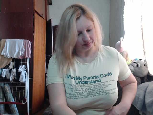 BustyBlondy live cam